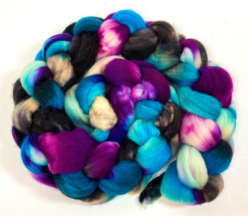 The Darkness SC - 4 oz 18.5 micron superwash Merino wool combed top, roving, spinning fiber, handspinning, baby yarn