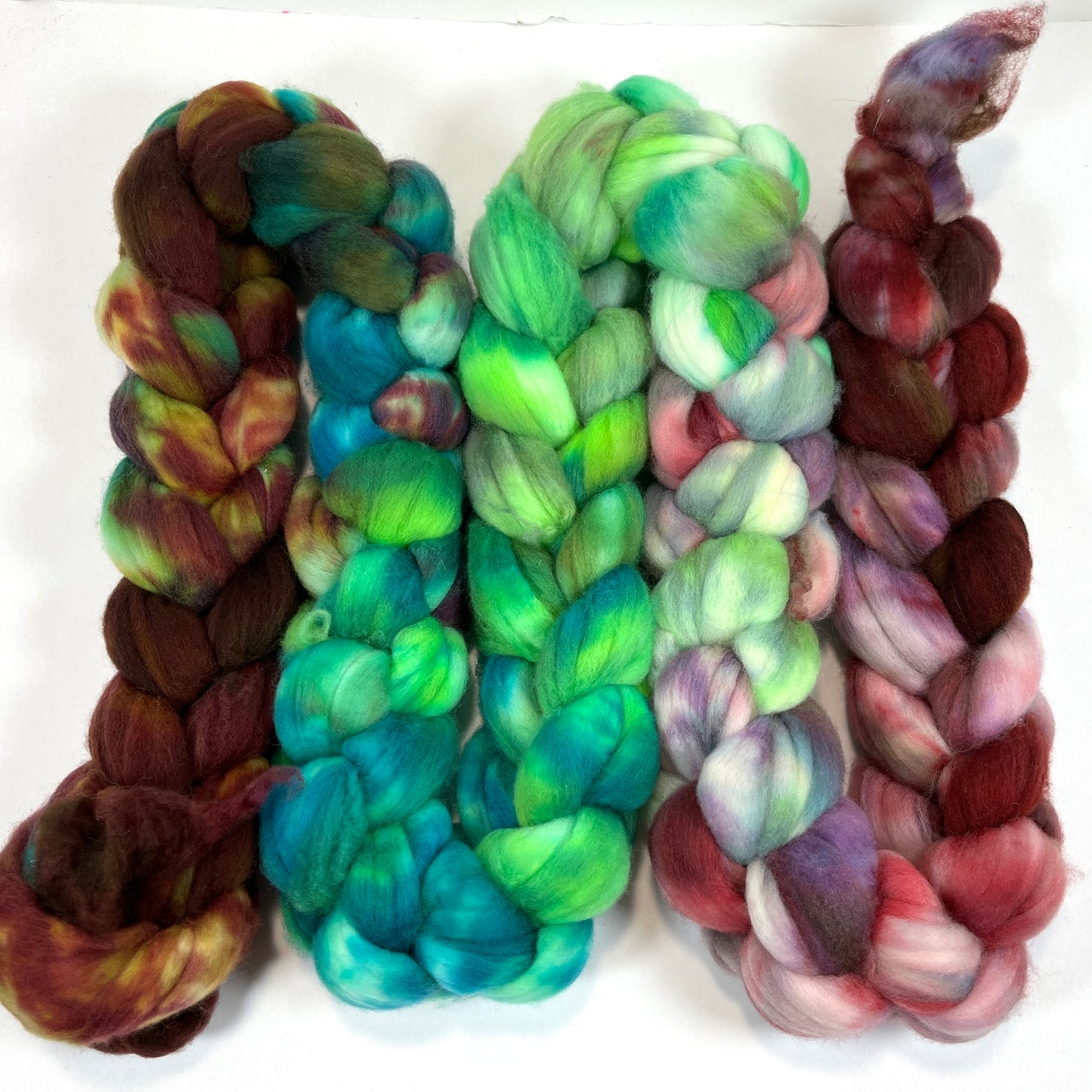 Day's End 0727-02 - 9.3 oz 18.5 micron SUPERWASH Merino wool combed top, roving, spinning fiber, handspinning, baby yarn
