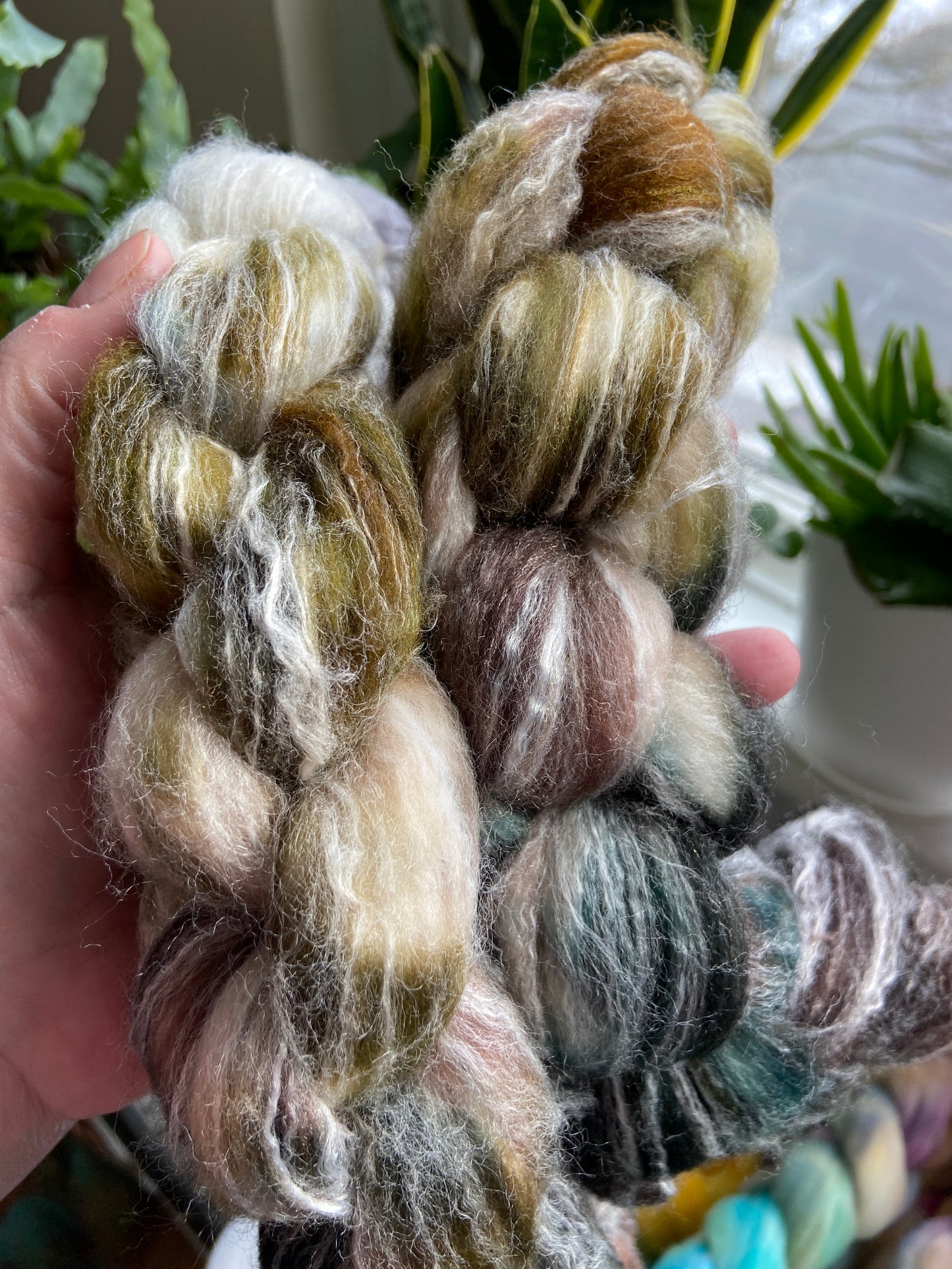Mussels MG - 4 oz Superwash Panda Sparkle wool, bamboo combed top, roving, spinning fiber, handspinning, sock yarn, baby yarn