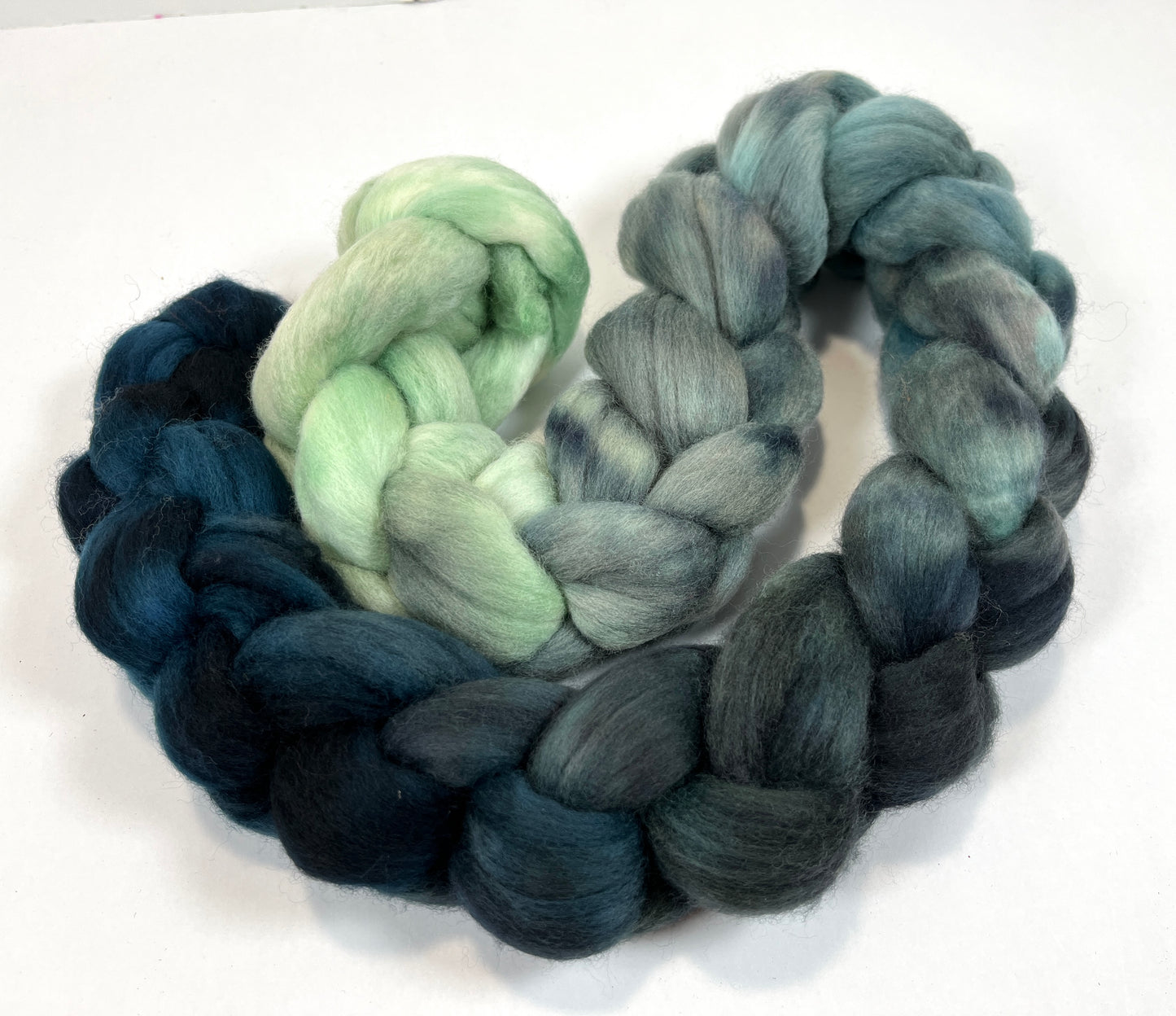The River Styx Long Gradient - 4 oz Falkland Merino wool combed top, roving, spinning fiber, handspinning, felting, needle felting, weaving supplies