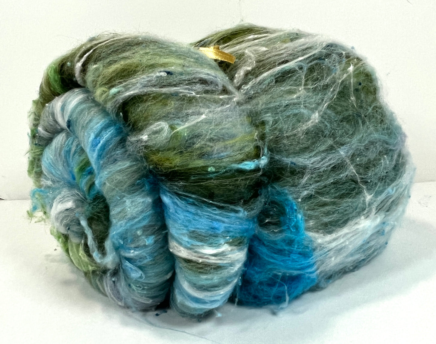 Edge Of The Earth Batt 1130-03 - 2.7 oz Falkland Merino wool, silk, noils, spinning fiber, drumcarded, handspinning, nuno, felting wool
