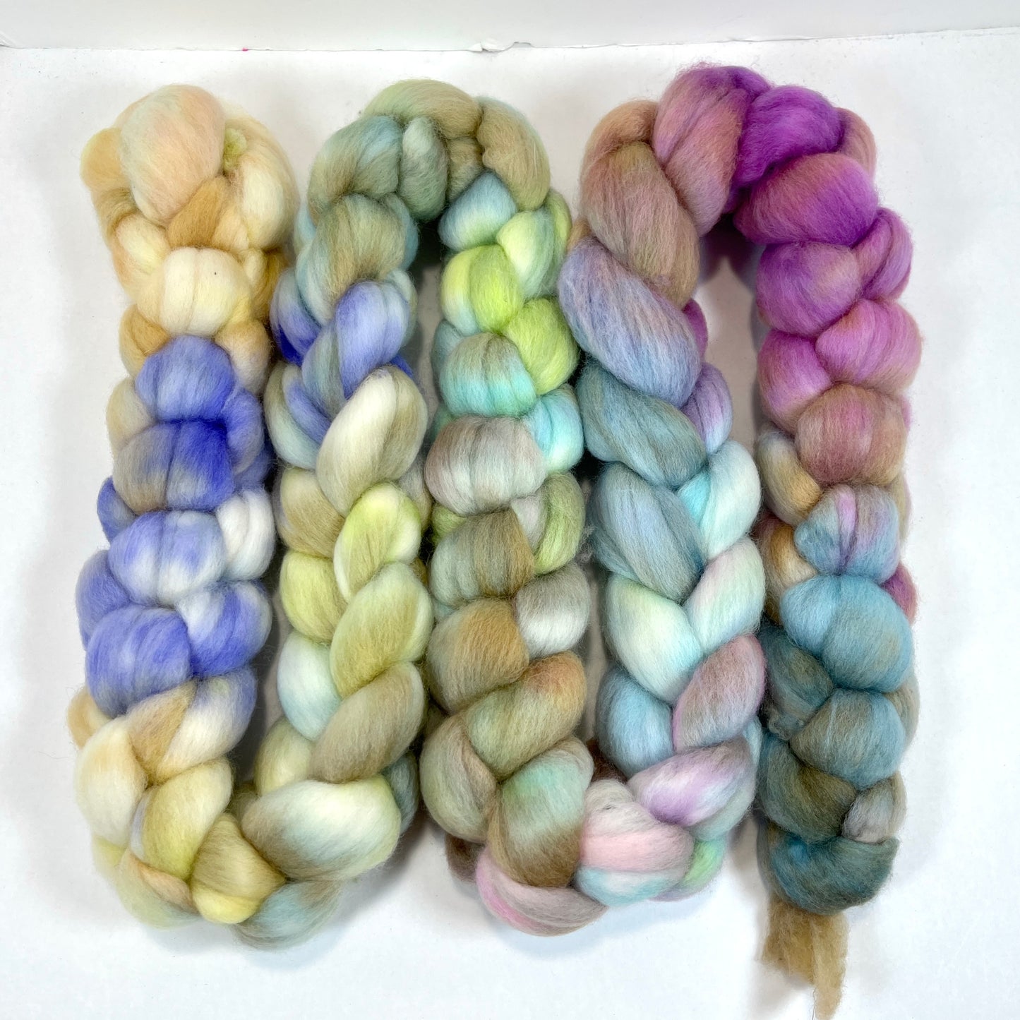 Day’s End 0805-02- 8.4 oz Falkland Merino combed top, roving, spinning fiber, handspinning, felting, needle felting, weaving supplies, OOAK