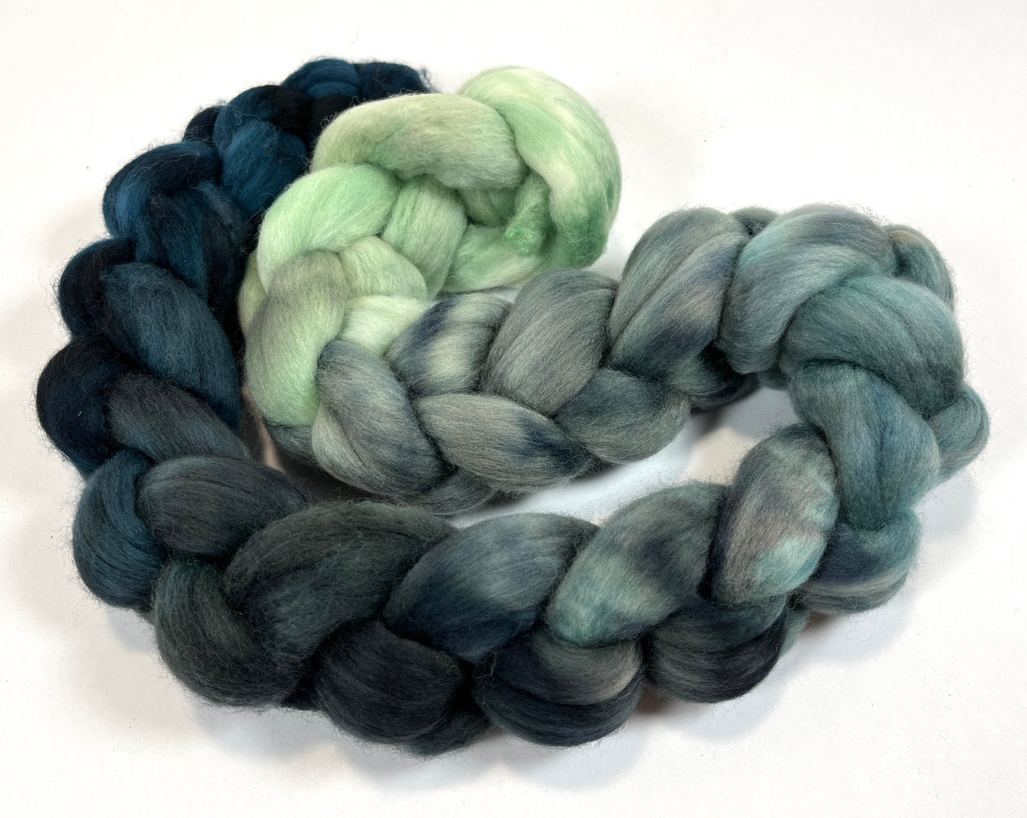 The River Styx Long Gradient - 4 oz Falkland Merino wool combed top, roving, spinning fiber, handspinning, felting, needle felting, weaving supplies