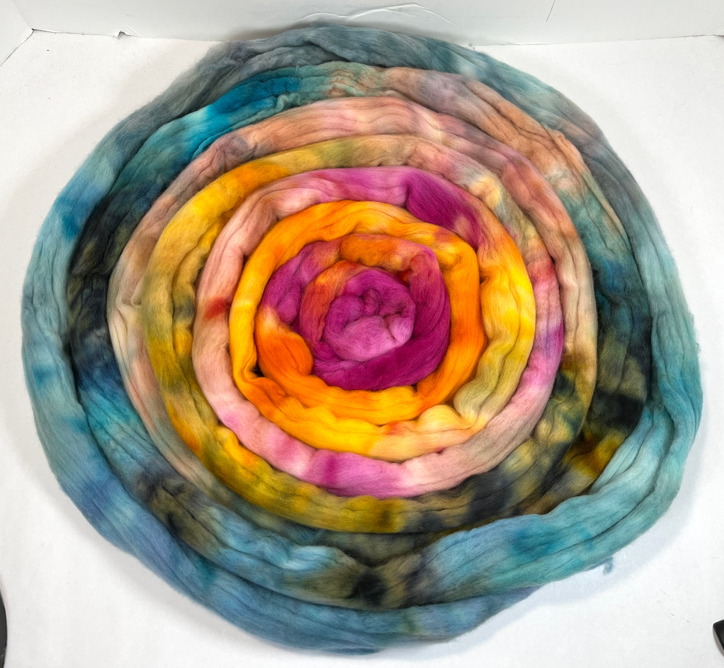 Day's End 1029-01, 6.4 oz 18.5 micron Merino wool combed top, roving, spinning fiber, handspinning, felting, needle felting, weaving supplies