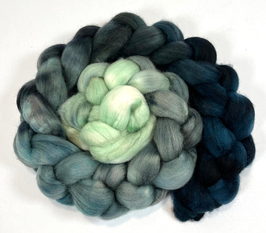 The River Styx Long Gradient - 4 oz Falkland Merino wool combed top, roving, spinning fiber, handspinning, felting, needle felting, weaving supplies
